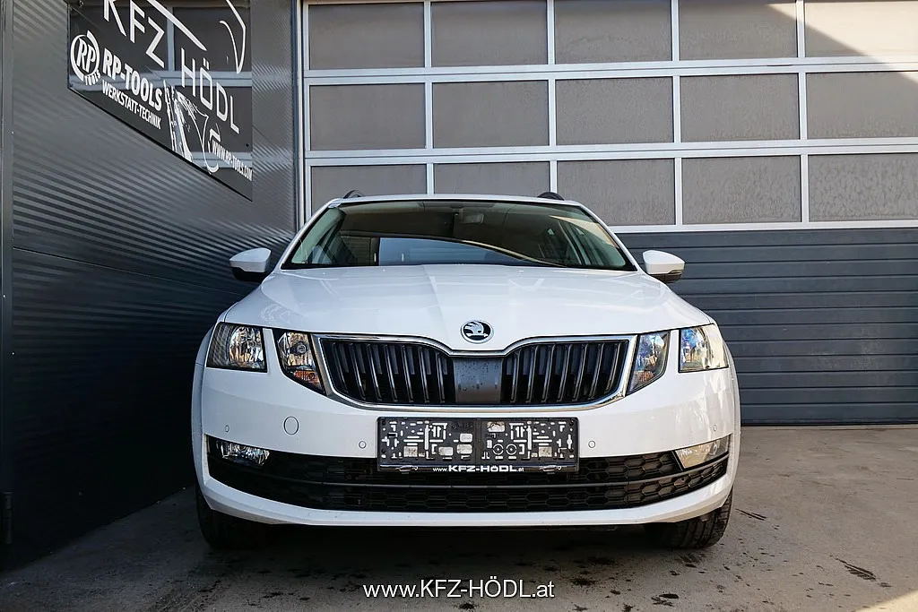 Skoda Octavia Combi 2,0 Ambition TDI 4×4 Image 3